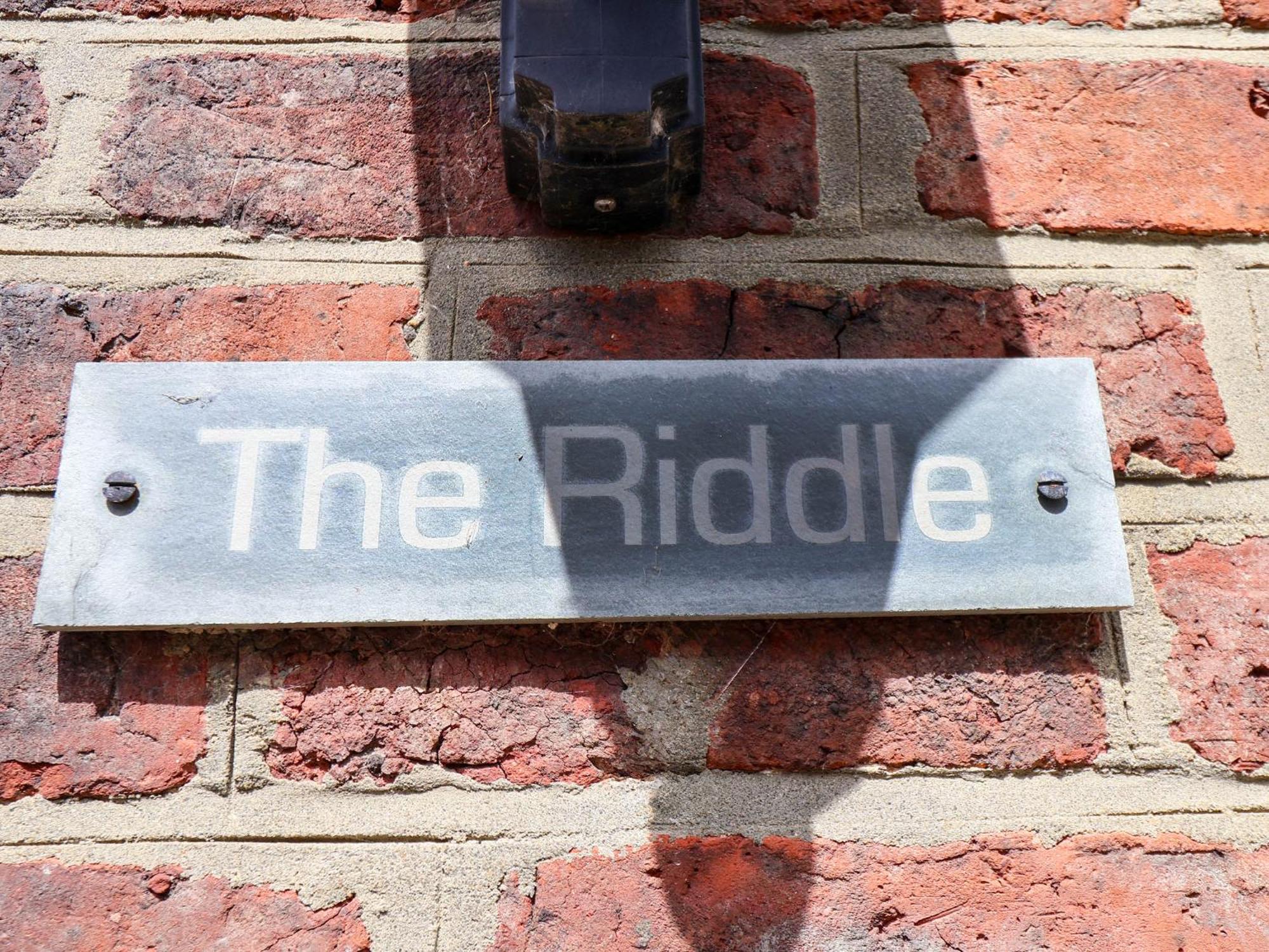 The Riddle Villa Уитби Екстериор снимка